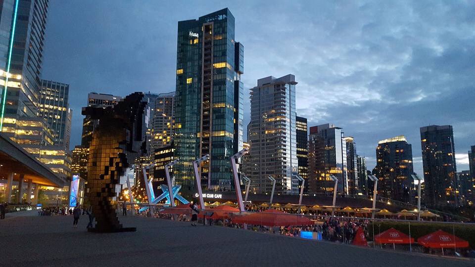 dreamingBC's tweet photo. @ac_Valu @DinhaViajera @Blossombei @chechumontano @RomiDuro @kvivi24 @asistentviajero @silvinafricky @ceconz @ChefPacoAlmeida @CazadorFG @vanexel1970 @darkvi9 @MmePatyTricia @nonsugaradded @ElGuruMartinez @pm_argentina @MackyBianchi @floreviajera @a_pado Buenas noches a todos! Que lindo día para los que amamos 🇨🇦. Me despido con mi lugar en el mundo de noche #vancouver #TeamCanada #secretariaadjunta #TodosACanada ❤️🇨🇦 https://t.co/tqaGj8qDVd