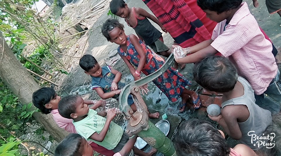 SbpPurnea's tweet photo. On 15th October 2019, Global Hand Washing Day  was observed in various AWCs across Purnea District.  Children were given six steps instructions on how to clean their hands. @smritiirani @rahulias6 @POSHAN_Official @BRPOSHAN #poshanabhiyaan https://t.co/emQohapRkz