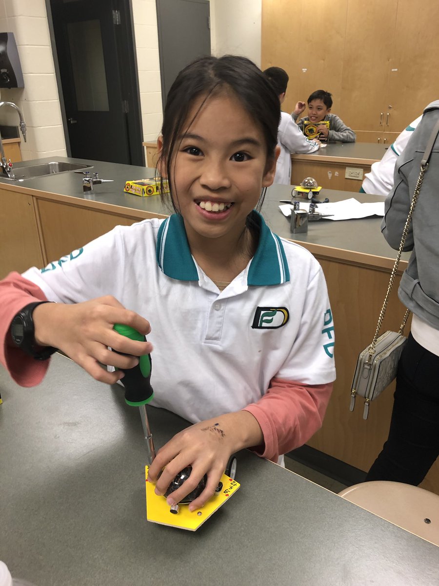wolfcreekint's tweet photo. Students from Dongfengdong Primary complete their STEM workshop with assistance from the Lacombe Robotics Club and @LCHS_Rams during their time in the Wolf Creek International Learning Program #wcilp Thanks to Steve Schultz and the school! @WCPS72 #StudyInAlberta #ceg3 #Lacombe https://t.co/MYYQRnn2ty