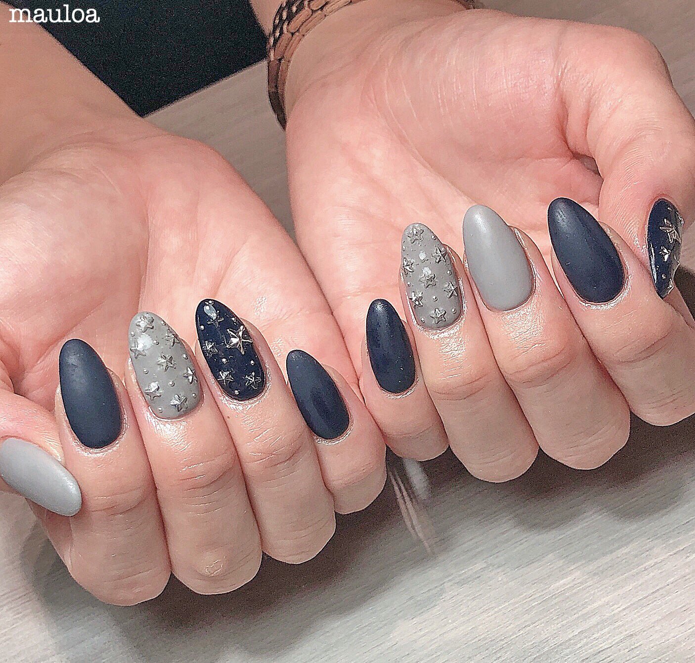 Twitter 上的 Mauloa グレーとネイビーで ジミーチュウ風 いつもありがとうございます ネイル ネイル デザイン Naildesign ミラーネイル Mananails くすみカラーネイル Nail 天然石ネイル ホワイトネイル 天然石 大理石ネイル スクエアネイル Newnail