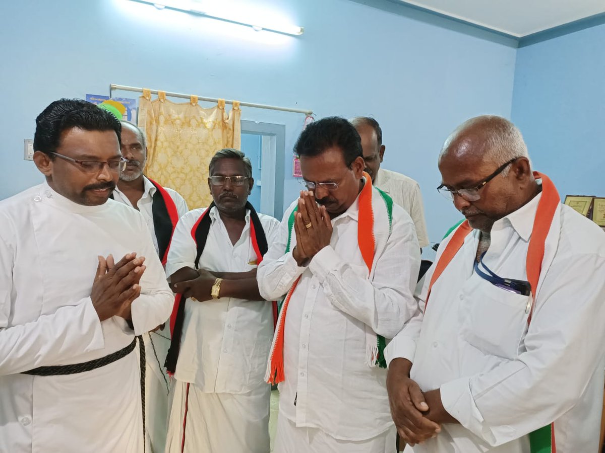 ruby_manoharan's tweet photo. #நாங்குநேரி பெருந்தலைவர் காமராஜர் சிலைக்கு மரியாதை செலுத்திவிட்டு இன்று தளவாய்புரம் AD Colony பகுதியில் பிரச்சாரம் மேற்கொள்ள தொடங்கினேன்.
#Byelection2019
#TamilNadu
#byelection
#RubyForNanguneri https://t.co/Ioc7BGoxP4