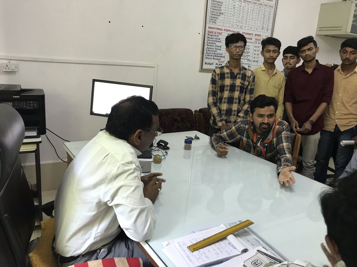 kishan_rathod09's tweet photo. પોરબંદર સરકારી પોલીટેકનીક કોલેજ ખાતે વિદ્યાર્થીઓને પરીક્ષા સમયે વધુ ટર્મ વર્ક આપી તેમની સમય મર્યાદા ઓછી આપતા રોષ સમય મર્યાદા વધારવા NSUI ની આચાર્ય સમક્ષ માંગ,પરીક્ષા નજીક હોવાથી ટર્મ વર્ક માટે દબાણ નહિ કરવા NSUI ની રજૂઆત
#Porbandar #Politecnic #TermWork #NSUI https://t.co/Mm6CCWxTia