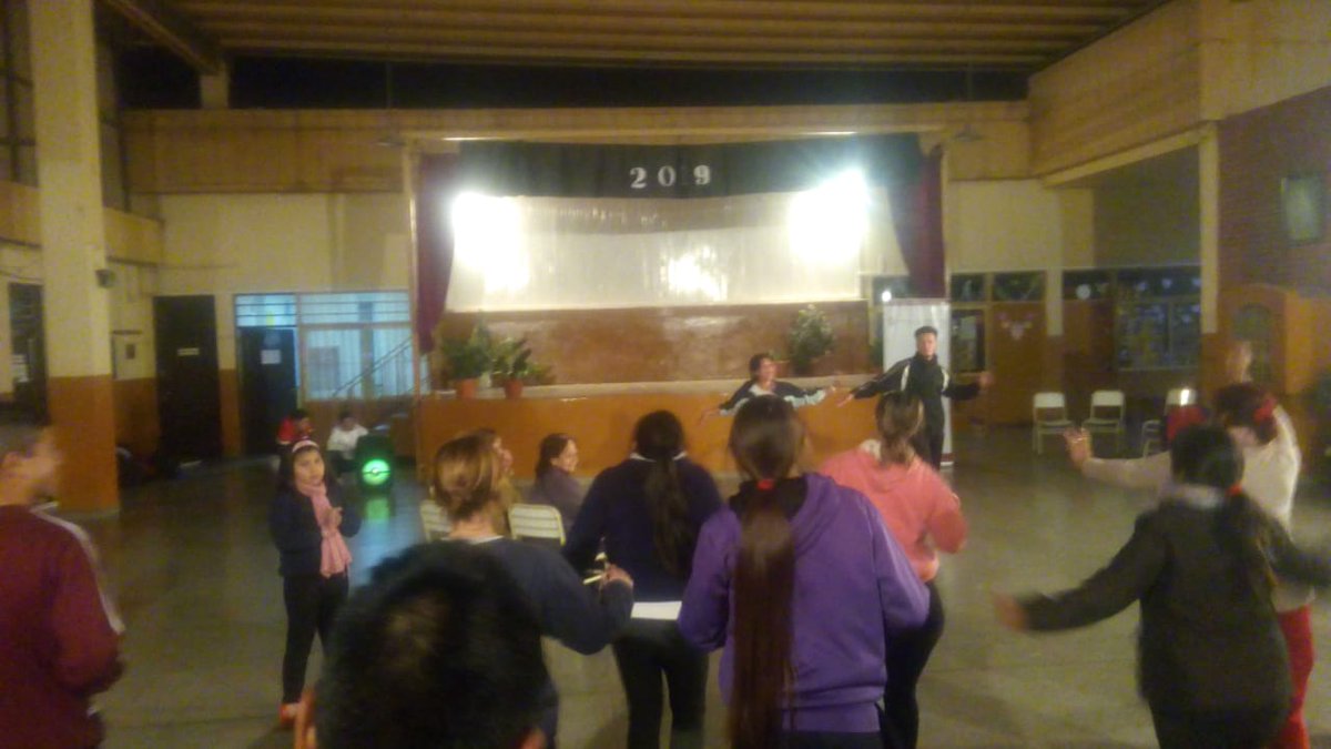 En el Núcleo Ed. de Rosario de Lerma, se desarrolló una Jornada Activa de Jóvenes y Adultos.  La Coordinación de Educación Física del MECyT acercó propuestas deportivas y lúdicas, y los estudiantes jóvenes y adultos se entusiasmaron con la realización de actividades saludables.