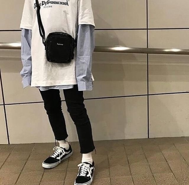 88tozier's tweet photo. wyatt oleff in these outfits rt if u agree https://t.co/ipW17v9mPO