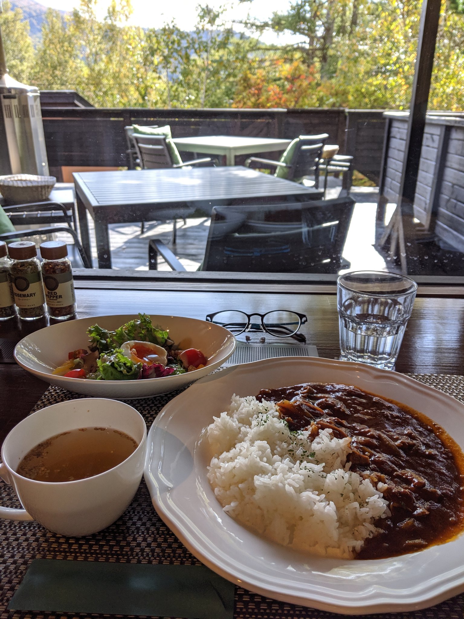 تويتر そらら على تويتر ばーと蔵王のユニテカフェ W ハヤシライスランチだよ ロケーション最高で サラダのドレッシングがクルミでおいしい Ch そして砂糖かわええ T Co 07y8wjvdhd