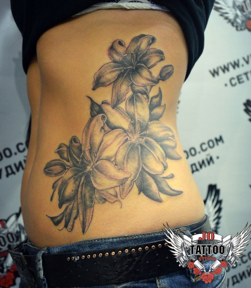OnlineBazaar9's tweet photo. Flower design tattoo. #tattoo #tatibeauty #tattooart #tattooartist #tattooideas #tattedandbeautiful #inktober #Inktober2019 #FolloMe #folloback https://t.co/V5AfdrCqGj