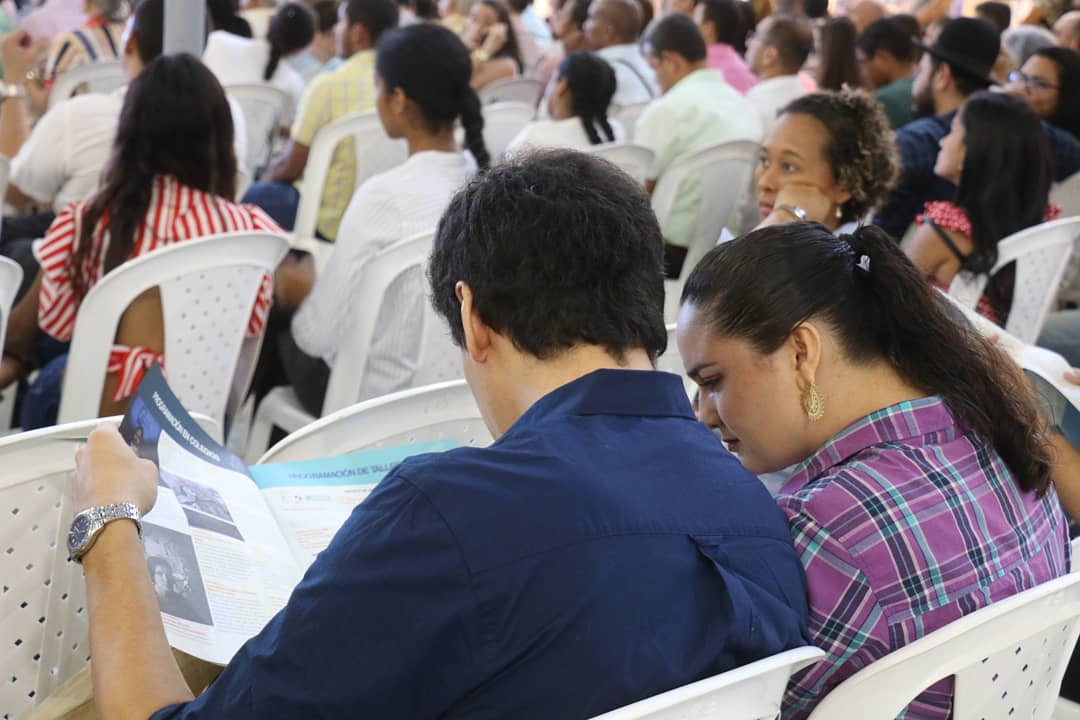 MONTERIAAMABLE's tweet photo. Nuestro #EquipoAmable presente en la apertura de la IV Feria de la Lectura #UnRíoDeLibros, el evento cultural más importante de la ciudad. #MonteríaAdelante https://t.co/SCxobs9r71