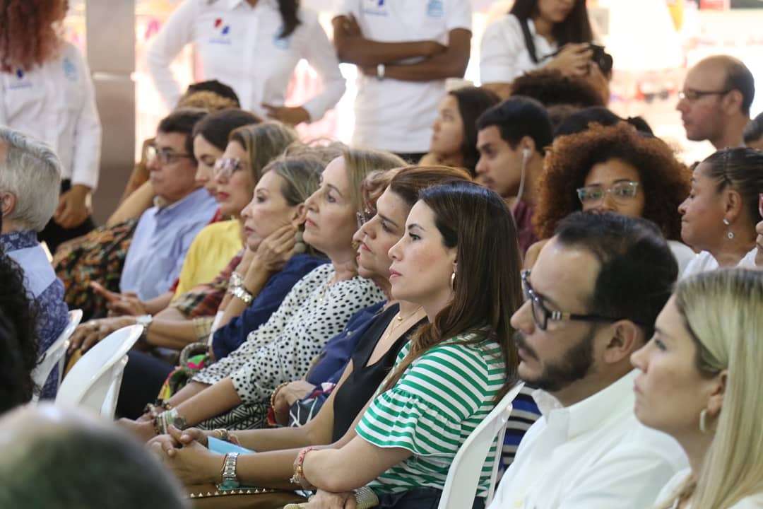 MONTERIAAMABLE's tweet photo. Nuestro #EquipoAmable presente en la apertura de la IV Feria de la Lectura #UnRíoDeLibros, el evento cultural más importante de la ciudad. #MonteríaAdelante https://t.co/SCxobs9r71