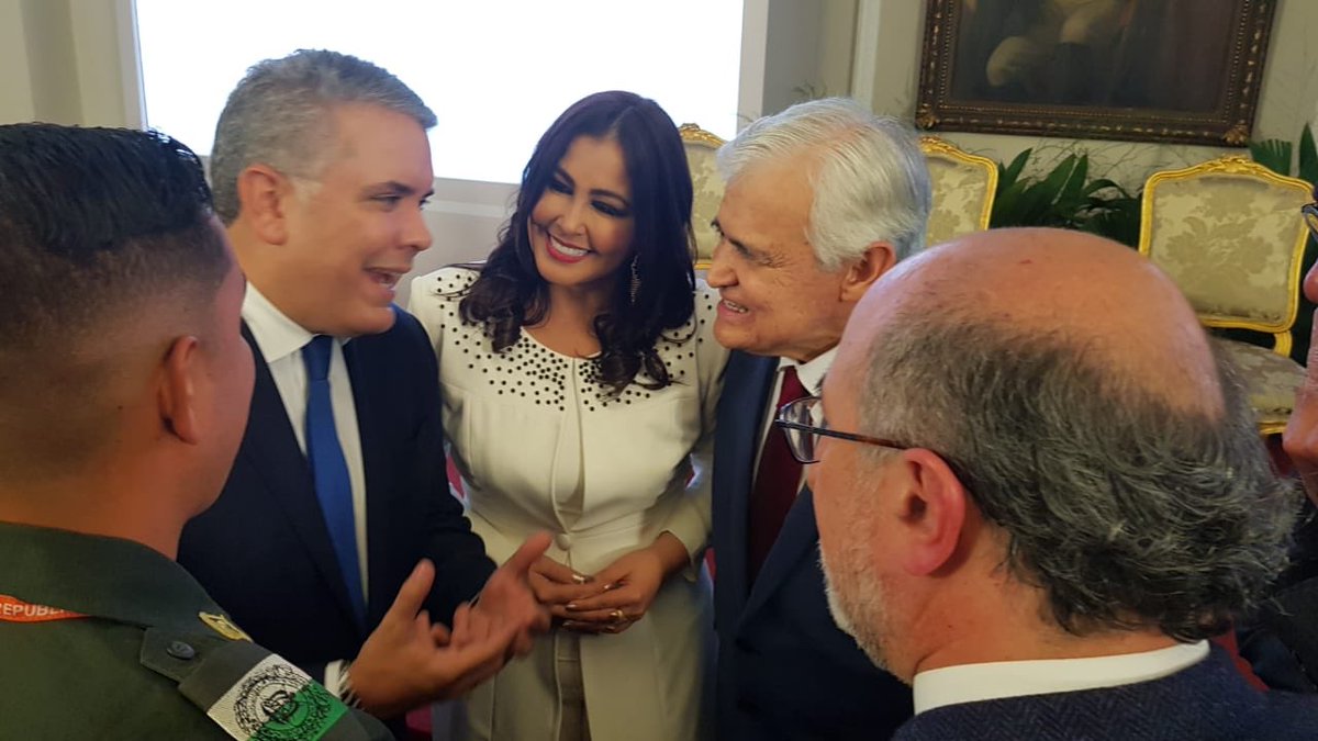 ARELYSHENAO's tweet photo. Gracias al señor presidente  @IvanDuque  por invitarme al gran homenaje a mi gran amigo @jorgebarontv https://t.co/Ek5ZuTAQXJ