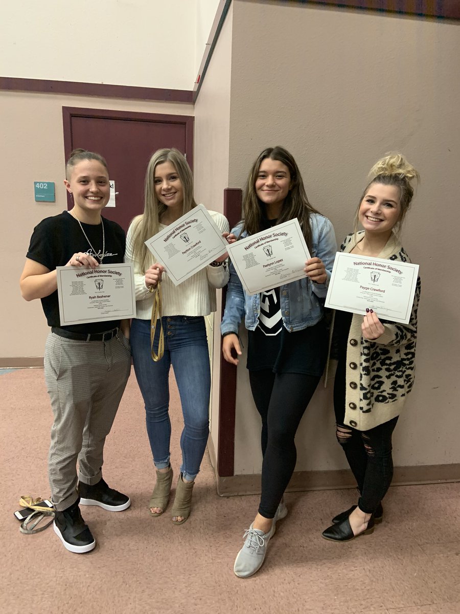 japalopez11's tweet photo. Look at these National Honor Society Students! ๐ Great job girls! So proud of you! #smartispretty #honorstudents #WFWNationalHonorSociety https://t.co/gYfj58V4A0