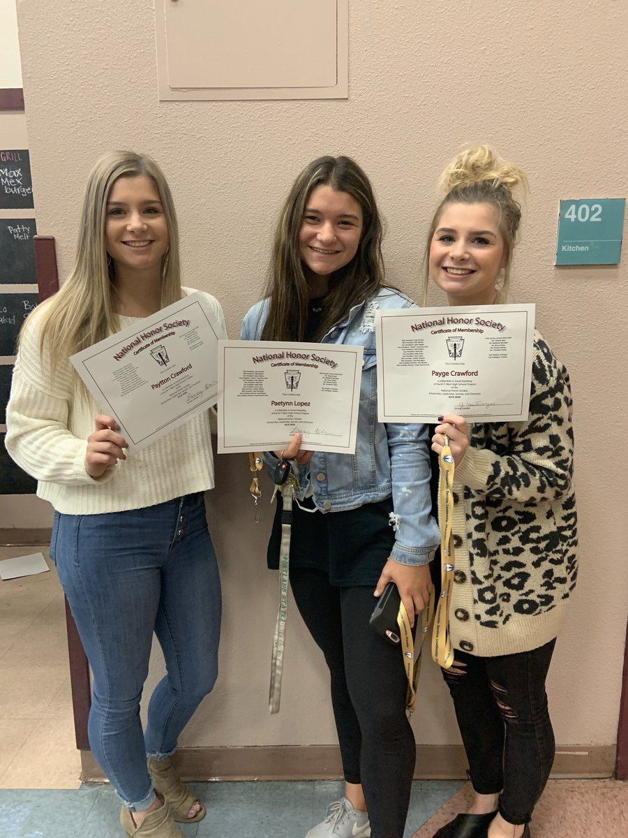 japalopez11's tweet photo. Look at these National Honor Society Students! ๐ Great job girls! So proud of you! #smartispretty #honorstudents #WFWNationalHonorSociety https://t.co/gYfj58V4A0