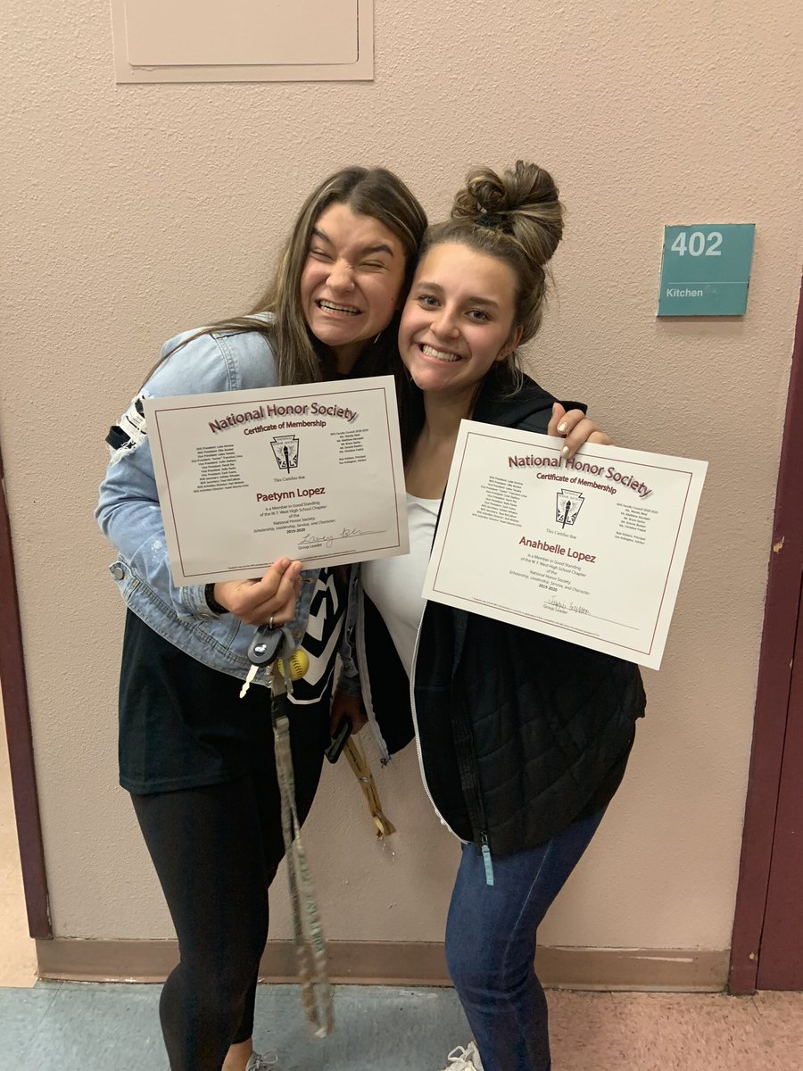 japalopez11's tweet photo. Look at these National Honor Society Students! ๐ Great job girls! So proud of you! #smartispretty #honorstudents #WFWNationalHonorSociety https://t.co/gYfj58V4A0