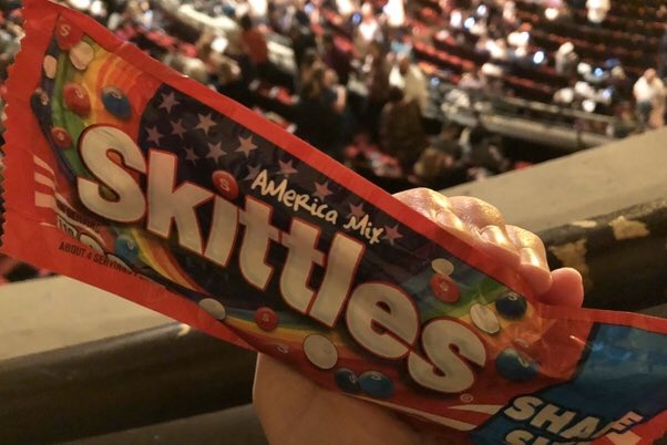 Pillownaut's tweet photo. The perfect intermission treat for Hamilton. 😋 #SanFrancisco #SF #Hamilton #SFHamilton #Orpheum #Musical https://t.co/5NOuku56nX