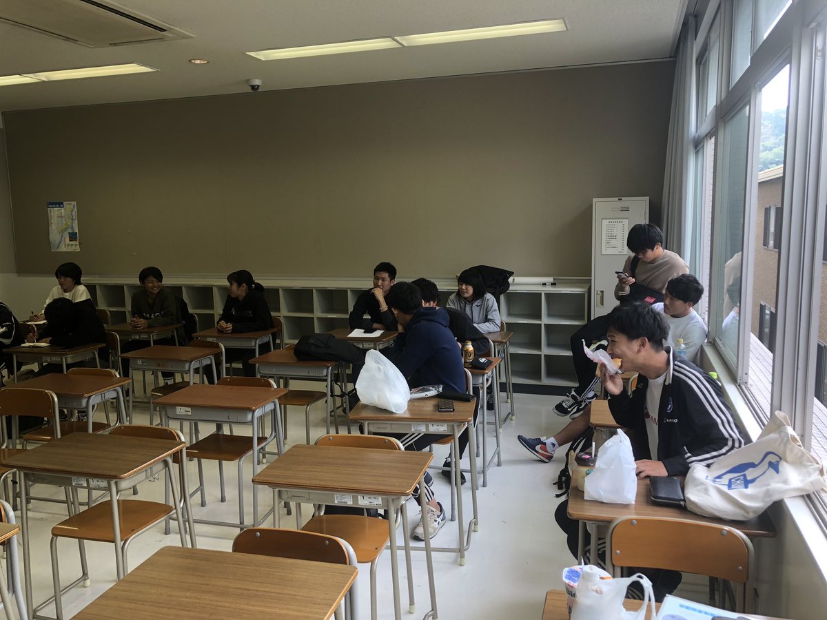 より良い謝恩会にする為新メンバーも含め会議を行いました！
謝恩会以外にも袴の展示も行っているので是非皆さんチェックしてみて下さい😏👍