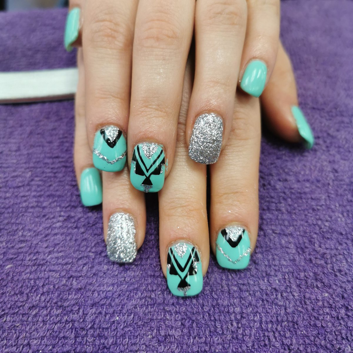 MichelleL_Bacon's tweet photo. Love doing nails. #eyenailitsugar #gelnails #merrittnails #gelnailsmerritt #nailart #akzents #envoguenails #nailsbasics https://t.co/nyHO8aucdv