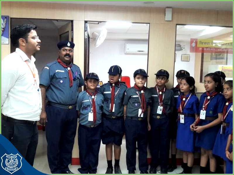 MMVMUdaipur's tweet photo. Our Cub Bulbul Cadets visited Vijaya Bank, Udaipur to understand the functioning of a bank. The Bank Manager briefly explained to them the functioning and they also witnessed working of ATM, passbook printing and currency counting machine. #CubBulbulCadets #BankVisit #Learning https://t.co/szD9rPichy
