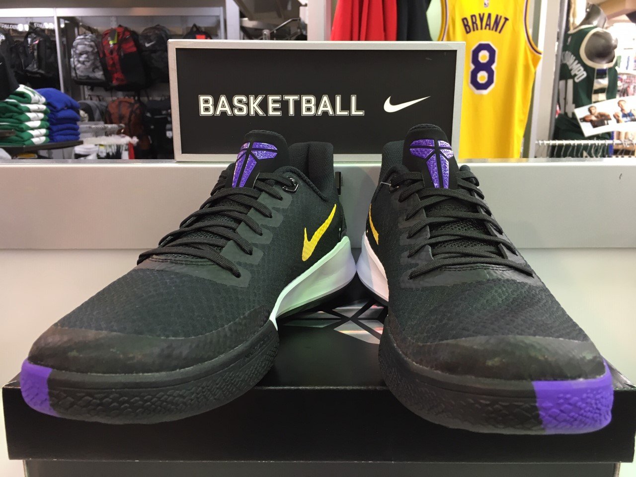 ナイキ NIKE コービー 旧い Kobe Bryant Mamba Focus