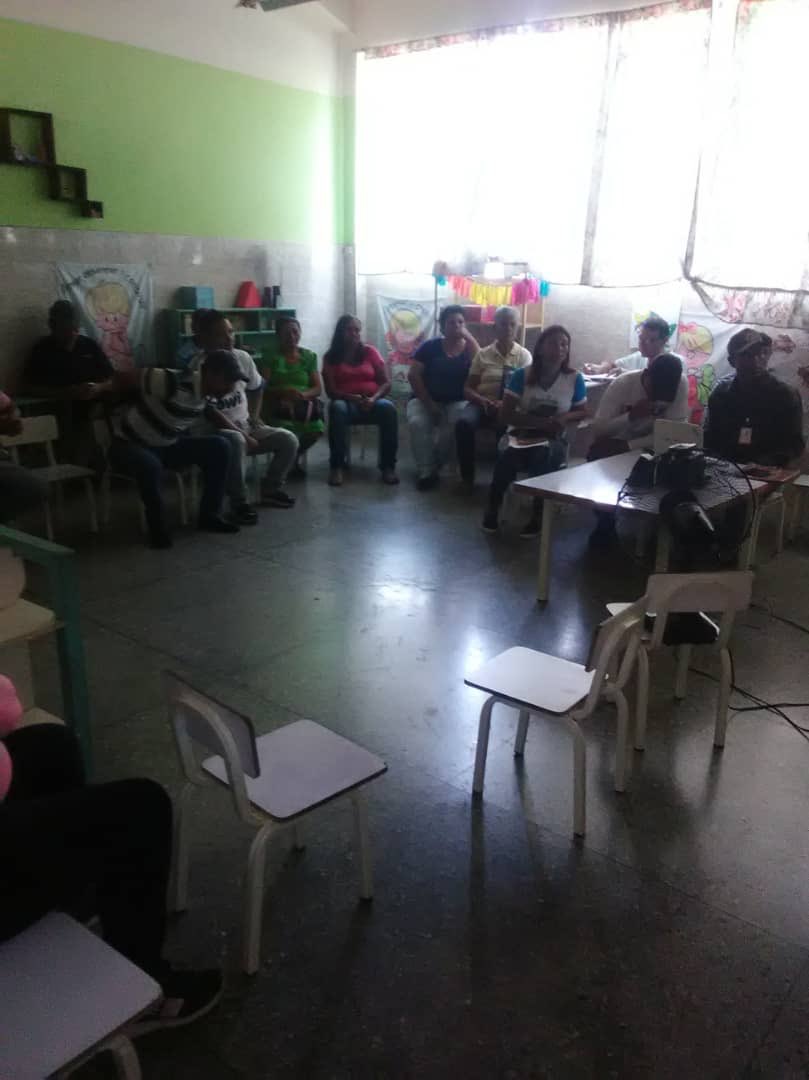 InfocomunalLara's tweet photo. Consejos Comunales y Comunas del Municipio Torres #Carora intervienen en la formación del Plan Ofensiva Comunal 2019 afinando estrategias #PoderPopularActivo @MPComunas @KyraAndrade_27 @blancaePSUV https://t.co/TtemUl7h6m