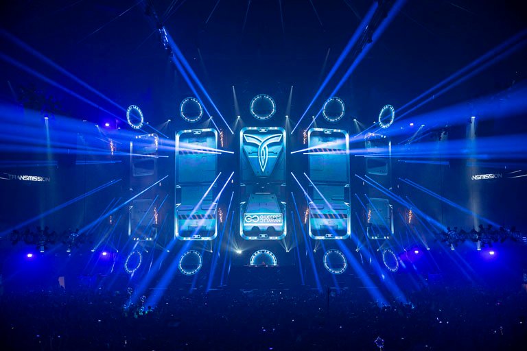 loosplat's tweet image. enjoyed #transmission Prague at the weekend as #systemf and others entertained the crowds in the O2 Arena, fantastic production included lighting designed by Bas Kemper -making a busy weekend in this vibrant city!