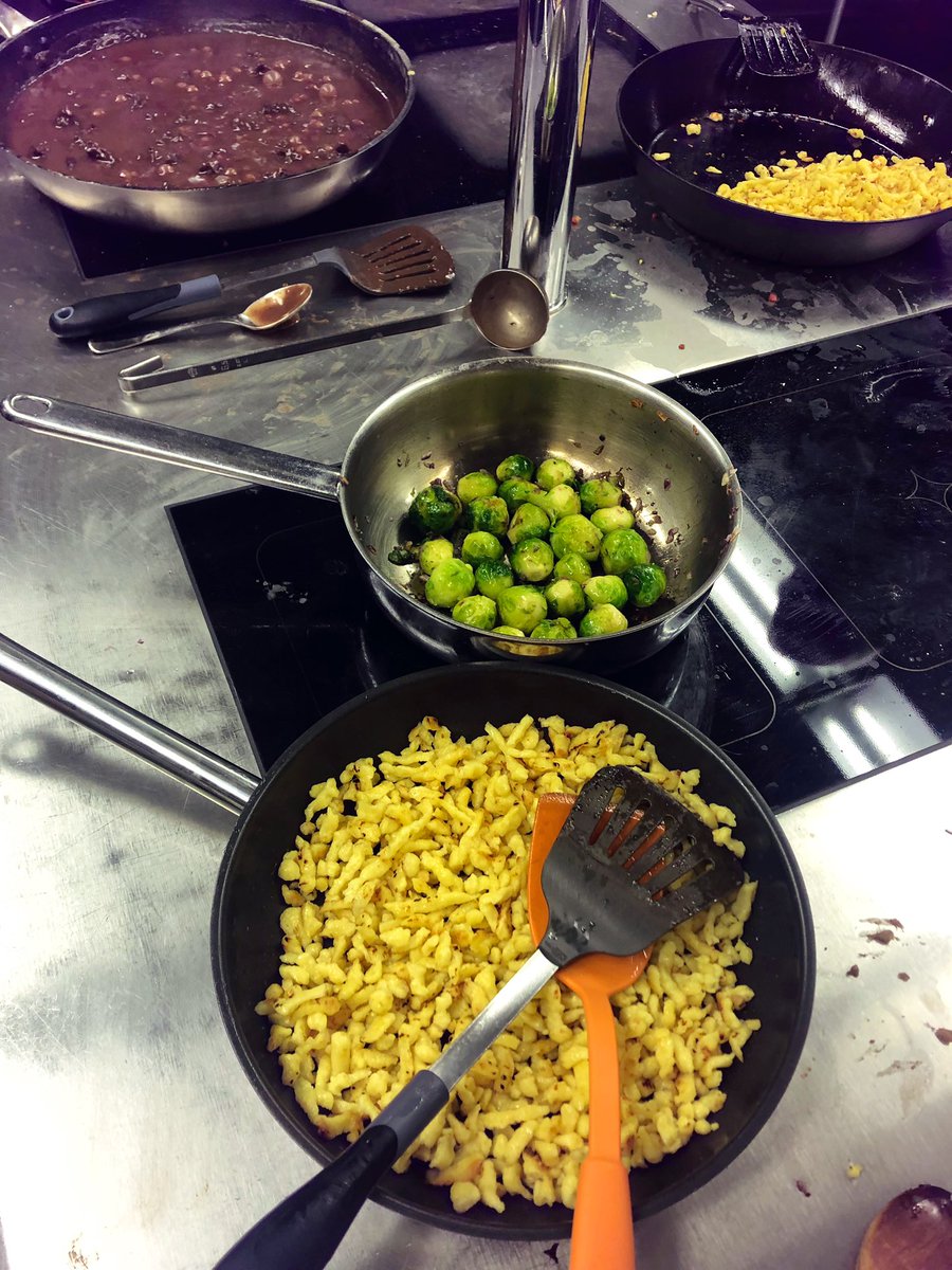 GeroldSchlegel's tweet photo. #GSchribig Was hilft um gesund zu bleiben?
Unbehandelte Lebensmittel und Rezepte der Urgrossmutter.
Ernährung das unterschätzte Medikament.
Fastfood und Fertigprodukte sind mehr Drogen als gesund. https://t.co/g0UOkHnV8t