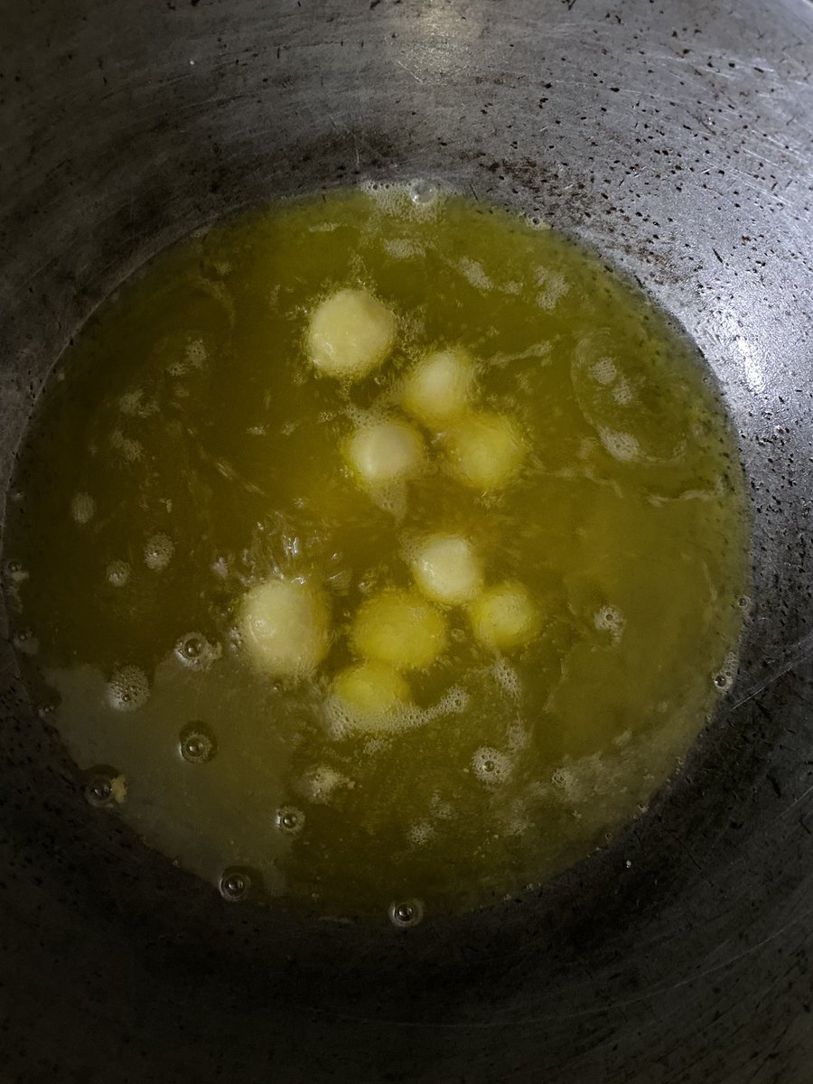 SandeepMall's tweet photo. @GayatriiM घर घर की कहानी। Make some gulabjamuns 😉 #CookingNow https://t.co/0yyhpJ5FlP