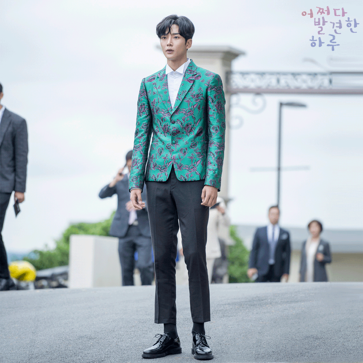 mbcdrama_pre's tweet photo. 너무 튀어 에반데..?
하루 코디의 범인은 바로 도화ㅋㅋㅋ
주화오빠 취향 뭐야ㅠㅠㅠㅠ

MBC 수목미니시리즈 <#어쩌다발견한하루>
오늘 밤 8시 55분 방송✔

#mbcdrama #어하루 #김혜윤 #로운 #이재욱 #정건주 #드라마틱9 https://t.co/1Roqd5Ar6S