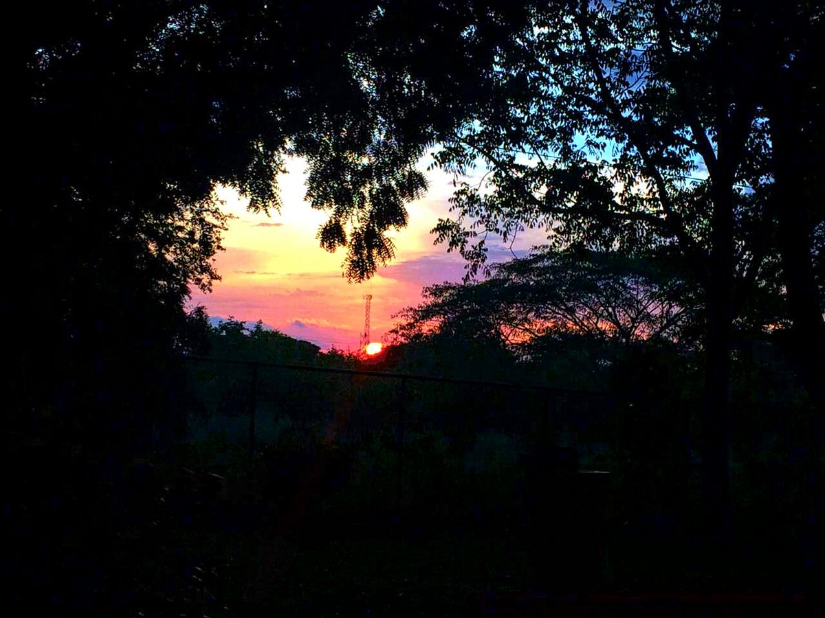 fers3rker's tweet photo. Sunset of colors / Atardecer de colores
#Managua #Nicaragua
#Sunset #Colors #Nature
#Atardecet #Colores #Naturaleza
https://t.co/ldif0Xnwrd https://t.co/IgH95Zr2bs