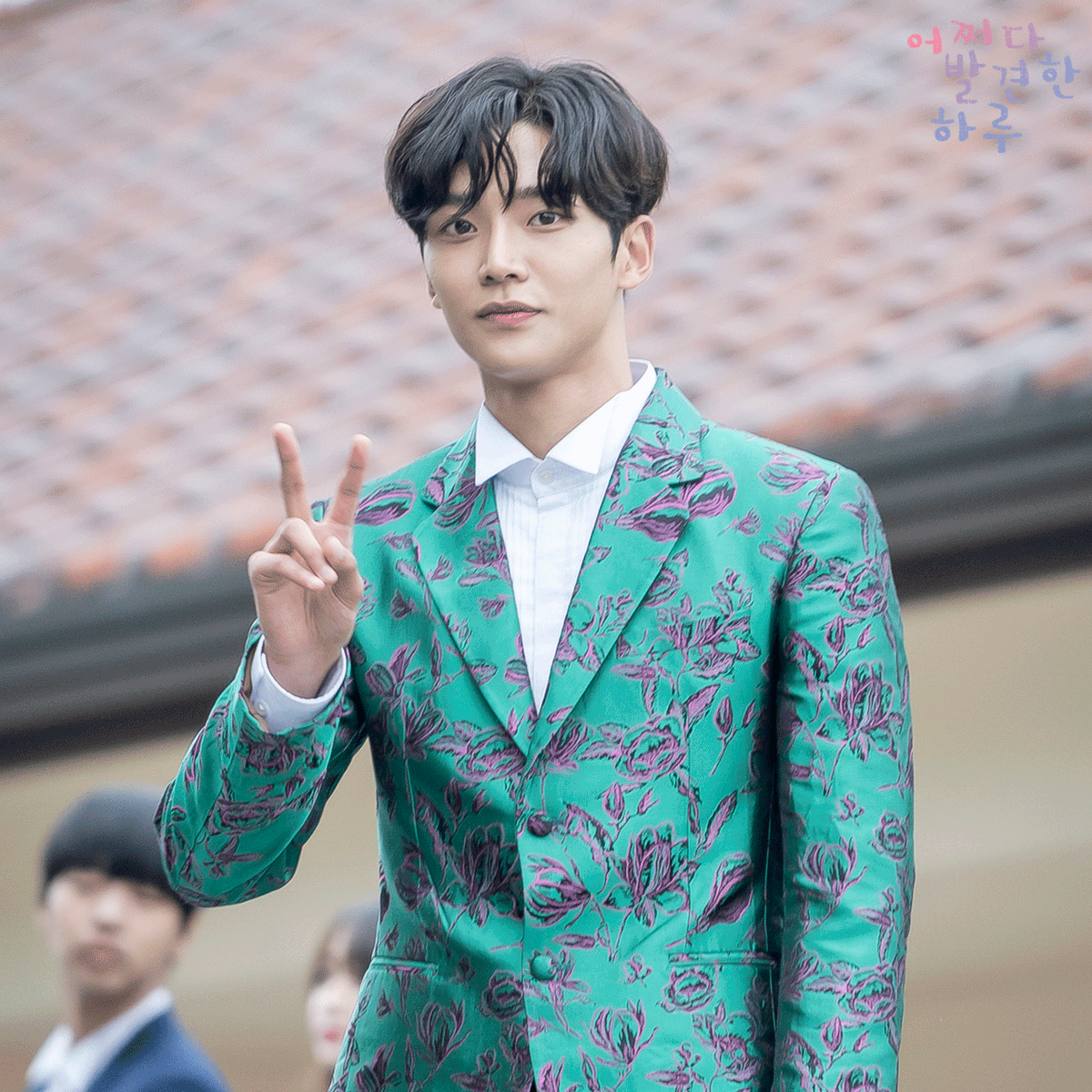 mbcdrama_pre's tweet photo. 너무 튀어 에반데..?
하루 코디의 범인은 바로 도화ㅋㅋㅋ
주화오빠 취향 뭐야ㅠㅠㅠㅠ

MBC 수목미니시리즈 <#어쩌다발견한하루>
오늘 밤 8시 55분 방송✔

#mbcdrama #어하루 #김혜윤 #로운 #이재욱 #정건주 #드라마틱9 https://t.co/U5byjUxjVg
