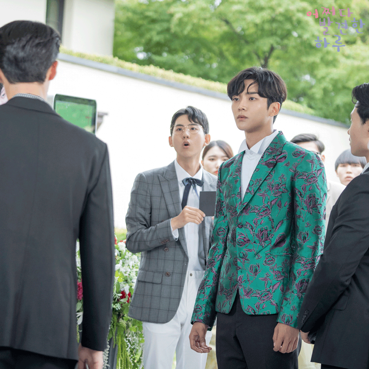 mbcdrama_pre's tweet photo. 너무 튀어 에반데..?
하루 코디의 범인은 바로 도화ㅋㅋㅋ
주화오빠 취향 뭐야ㅠㅠㅠㅠ

MBC 수목미니시리즈 <#어쩌다발견한하루>
오늘 밤 8시 55분 방송✔

#mbcdrama #어하루 #김혜윤 #로운 #이재욱 #정건주 #드라마틱9 https://t.co/U5byjUxjVg