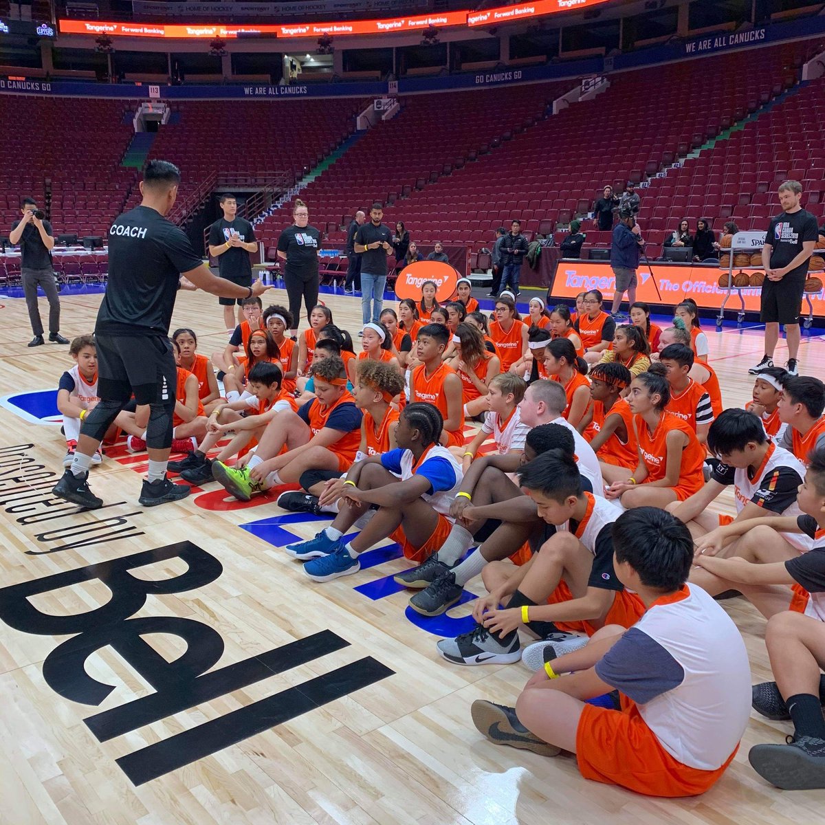 OlderMommyStill's tweet photo. I LOVE how @TangerineBank Community Gyms give young Canadians the chance to learn new skills, build self-confidence, practise teamwork and demonstrate leadership. #BrightWayForward #ad https://t.co/AT5mvt50Fb