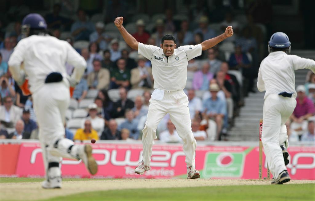 Happy birthday Anil Kumble!

6  1  9  Test wickets 3  3  7  ODI wickets 