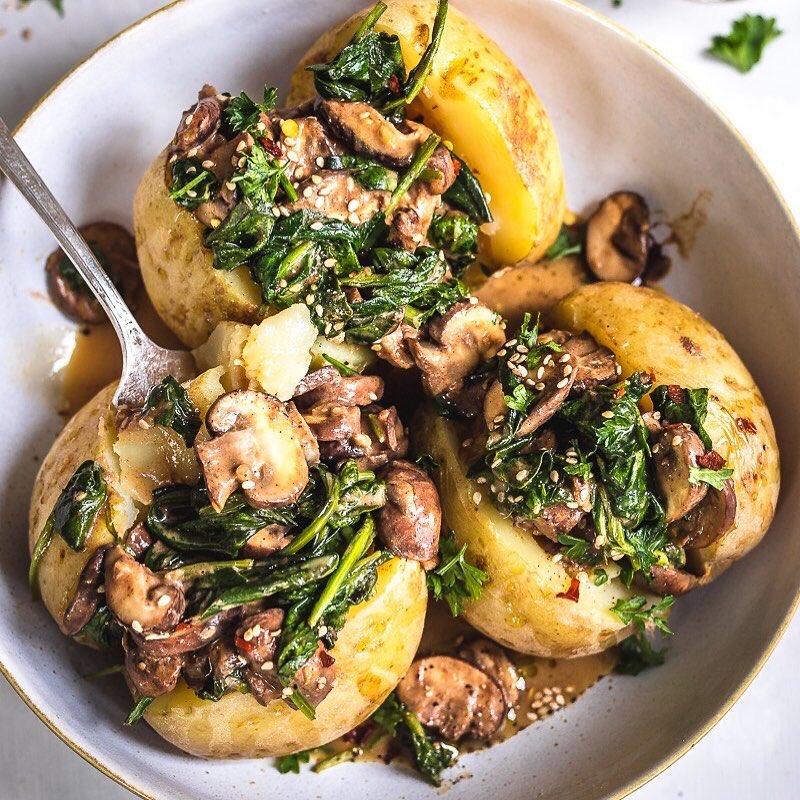 SusproFoods's tweet photo. Follow @susprofoods for nutrition tips and vegan recipes
.
STUFFED BAKED POTATOES W/ MUSHROOM + SPINACH! 🥔💚
Full recipe: https://t.co/yFAhQqwTUQ
#suspro #susprofoods #vegan #veganfood #healthychoice #veganrecipes #veganfoodshare #veganfriendly #GoVegan #healthylifestyle https://t.co/fIfRXMAxoq