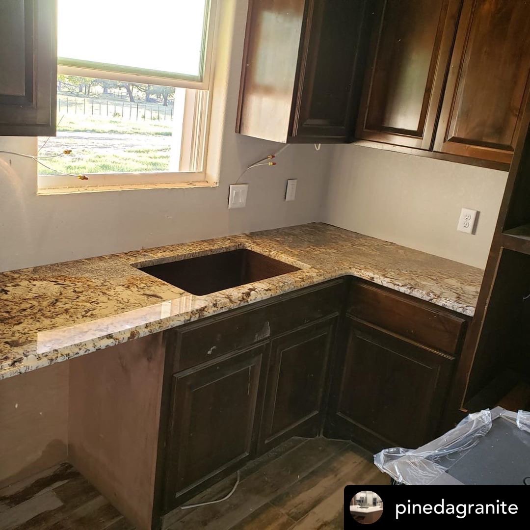HilltopGraniteO's tweet photo. Posted @withrepost • @pinedagranite 
Beautiful project complete using three different #Granites.
Tiger Cavelas granite in the #kitchen, Alaska Gold in the jack &amp; jill and Giallo Ornamental for the #Masterbath.
#quality #beautifulprojects

#StoneSuppliers #HilltopGraniteDallas https://t.co/HTse3PxWI4