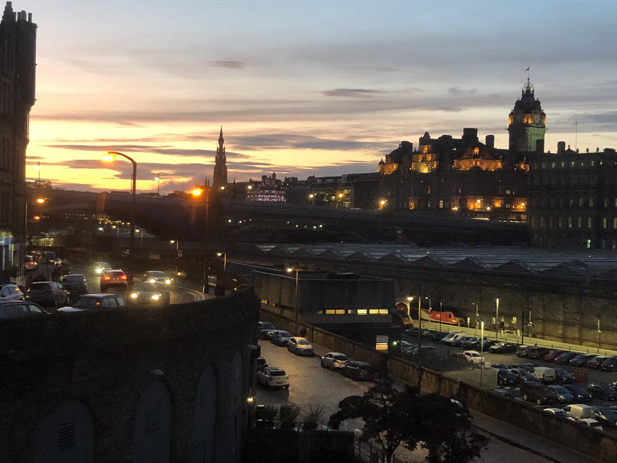 rossmorton1986's tweet photo. #Edinburgh @edinspotlight beautiful morning! https://t.co/yn7ktwt4pj