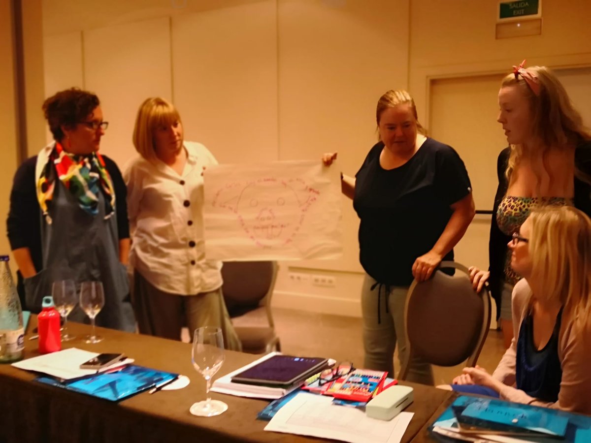 LfeeEurope's tweet image. ¡Creamos nuestros caligramas en español! #lfeeimmersions #immersioncourse #poetry #creativewriting @erasmusplusUK