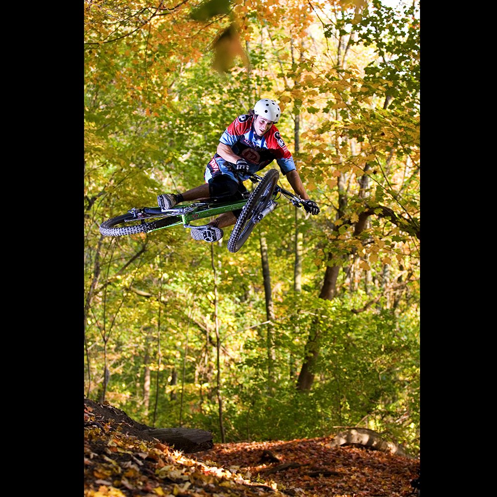 ColinGField's tweet image. A long time ago on a trail system not that far away... @drewpautler laying it flat (to flat) back in 2007. With @brianhuntvisual. 
•
•
•
•

#TBT #mtb #discoveron #donvalleytrails #donvalley #the6ix