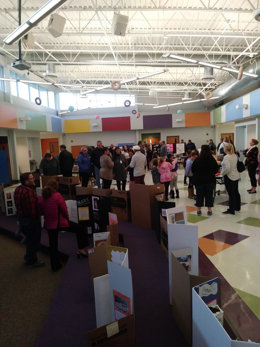 Teaching_Savage's tweet photo. Thank you to everyone who came out to our Roman Forum. 3rd grade did a wonderful job on their projects! #weareclcs https://t.co/tZPN1v1COo