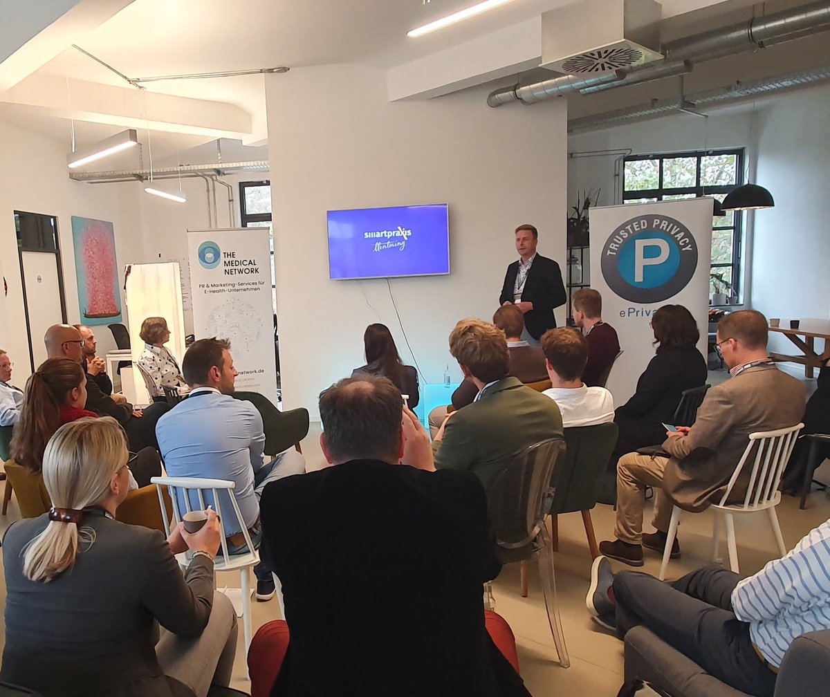 In einem Impulsvortrag erzählt @betablogr vom Bundesverband Internetmedizin etwas zum Thema Integration DiGA. #diga #DVG #eHealth #CommsWeekGermany <a href="/themedicalnetw/">themedicalnetwork</a>