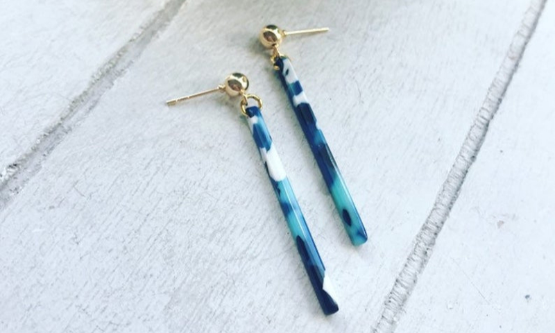 IJDDteam's tweet photo. 🌟SPOTLIGHT🌟 #IJDD is about championing independent designers. We're shining the spotlight on 
@DragonflyR1975!
.
DragonflyHandcraftedDesigns makes unique jewellery, hairties &amp; stationery. The nature-inspired jewellery ranges from faces, to unicorns, to hearts - we love it all! https://t.co/gh66WdjPs0