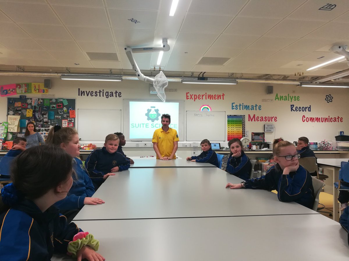 UCDExplore's tweet photo. 4th class from St. Thomas' Jobstown joining us for their first week of #SuiteScience π #BelieveInScience @ucdscience @scienceirel @UCDforALL https://t.co/hVvCoOsXa0