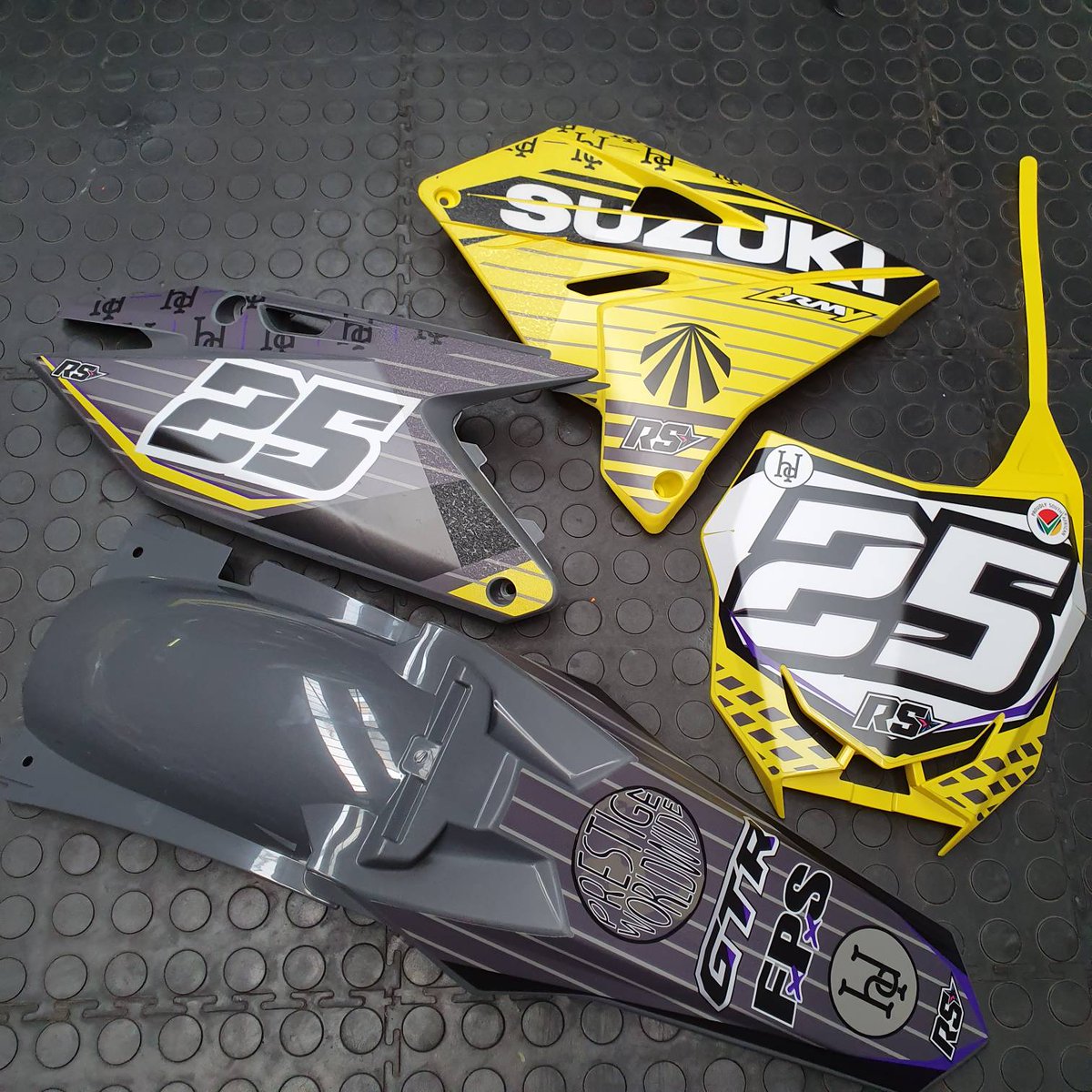 How's this for a combo?!

Yellow, purple and grey dressed in Matte, slapped on a new RM250 Polisport restyle kit.... gorgeous!

|racestargraffix.com|
Info@racestargraffix.com 
We. Are. Moto ™