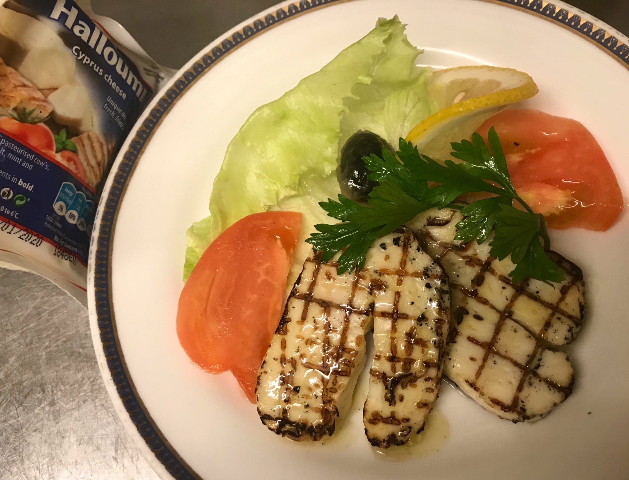 Chef ハルーミチーズ 最近 すごく注文が多いのが焼いたハルーミチーズ です シコシコとした食感でカマボコのようなチーズです 焼いても溶けません ハルーミも色々な種類あるのですが シェフの個人的な感想はキプロス産が1番美味しい Chef ハルーミチーズ 最近 すごく注文が多いのが焼いたハルーミチーズ です シコシコとした食感でカマボコのようなチーズです 焼いても溶けません ハルーミも色々な種類あるのですが シェフの個人的な感想はキプロス産が1番美味しい