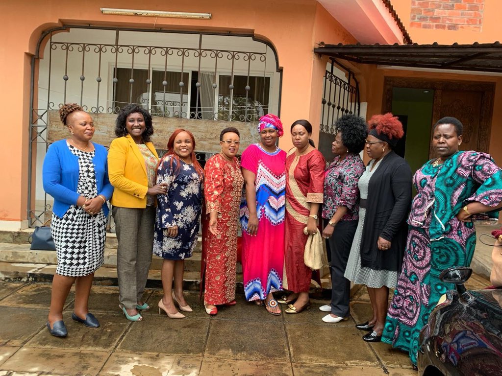 WanguiNgirici's tweet photo. At Mombasa law courts in solidarity with our sister Hon Aisha Jumwa. 
We strongly condemn the misuse of police for political wars. 
We pass our condolences to the bereaved family. https://t.co/6XUrqhMy8x
