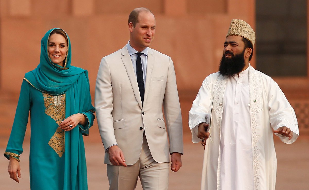 Gorgeous Kate and William at Badshai Mosque. Love it ♥️ #RoyaltourPakistan