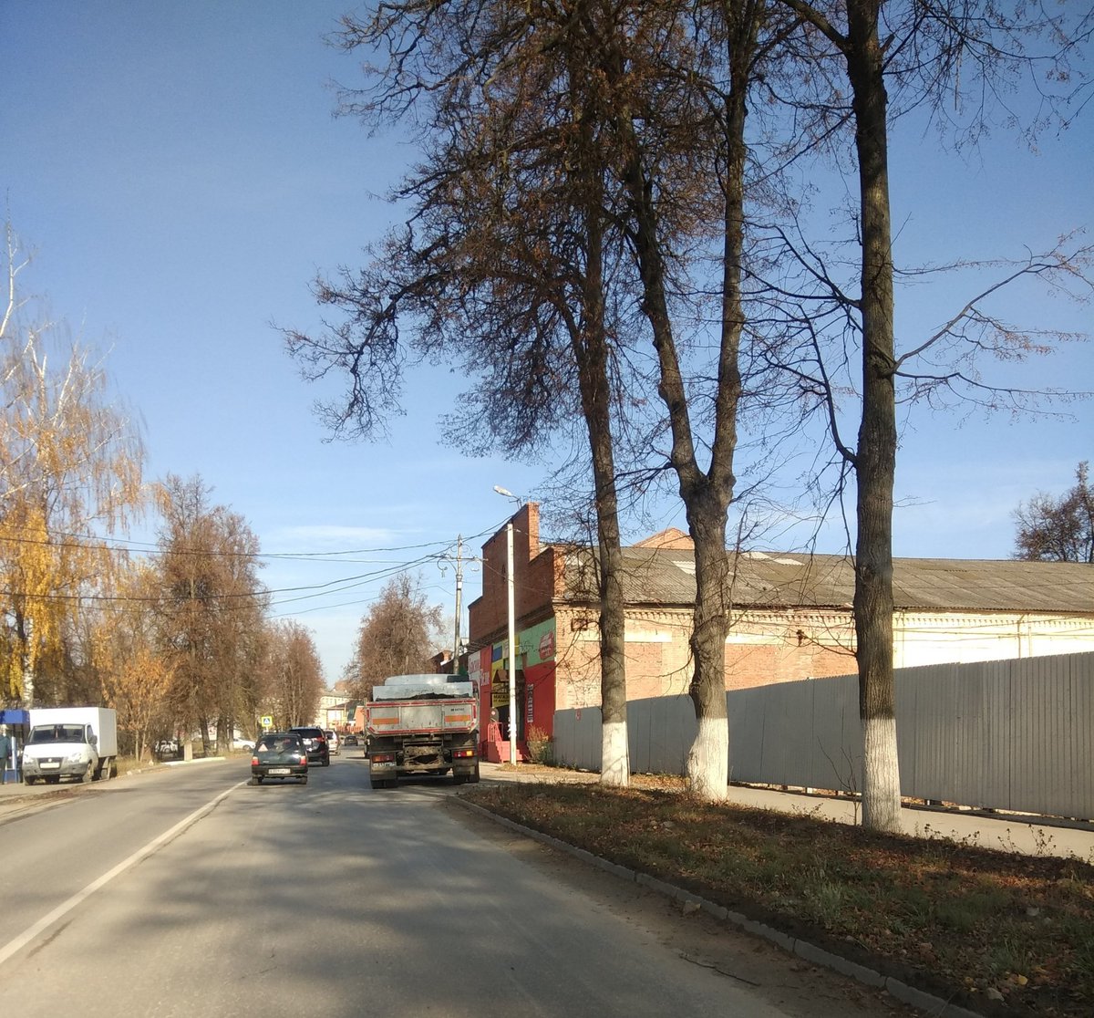 Заводскую приводят в порядок, мусор и грязь с обочин убирают
#Ясногорск #ТипичныйЯсногорск