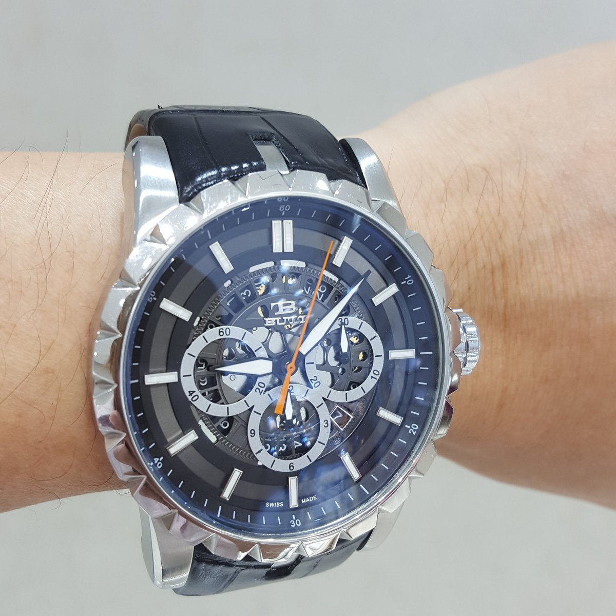 tbbuti's tweet photo. Morning🌞see u to on kickstarter ⌚Swissmade Automatic Chronograph watch only 499Usd

#buti #tbbuti #watch #orbita #Yanic #shark #evont
#principessa #watchwinder #stealth #magnum #carbonium #chronograph #italy #Titanium #swissmade #return #reborn #geneva #watchmaking #vintage https://t.co/CDDyWPVDbX