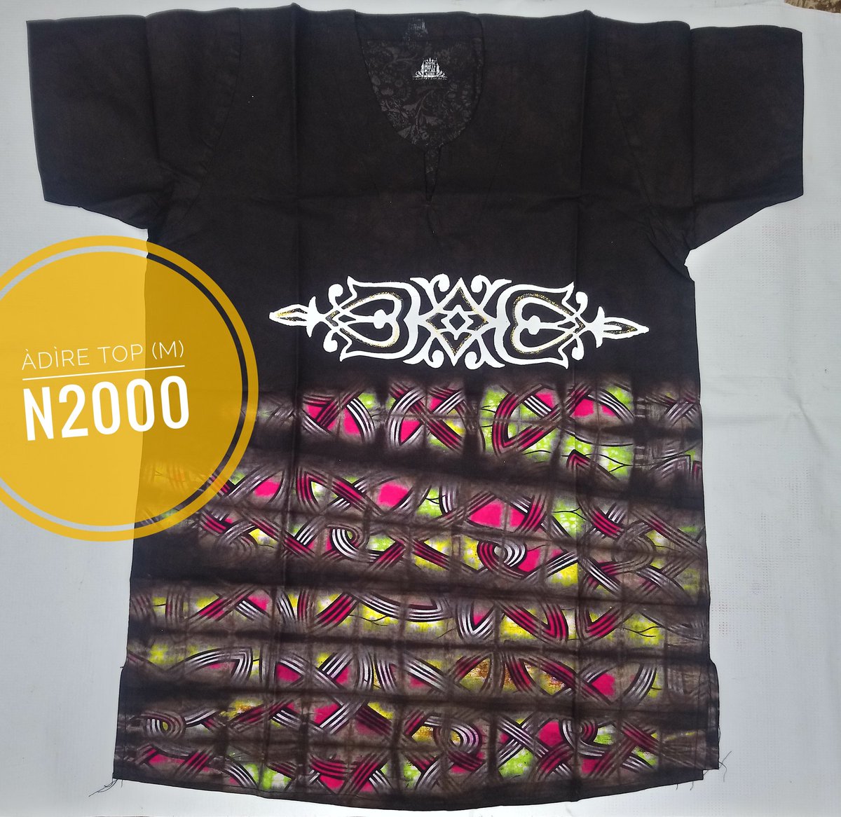 Omotawler's tweet photo. @OgbeniDipo Beautiful Àdìre tops, Unisex designs are available.
N2000, N3000. All in different sizes.

IG, Twitter, Facebook:@adukealasoadire
Whatsapp:09055552140

Please retweet &amp; patronize my hustle 🙏. My DM is open always! 🙂

#MSMEThursdayWithDipo https://t.co/WCxGfOzR6k