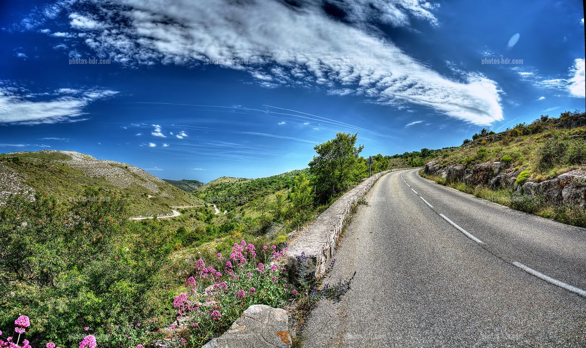 Sur la route du col de Vence. Un magnifique détour pour les yeux. On the road to the Col de Vence. A magnificent eye catcher.
Pic:<a href="/scangsx/">Jean-Jacques Giordan</a>
#visitcotedazur #cotedazurfrance #vence #nature #photographie #jeudiphoto <a href="/villedevence/">Ville de Vence</a> <a href="/VisitCotedazur/">Côte d'Azur France</a>