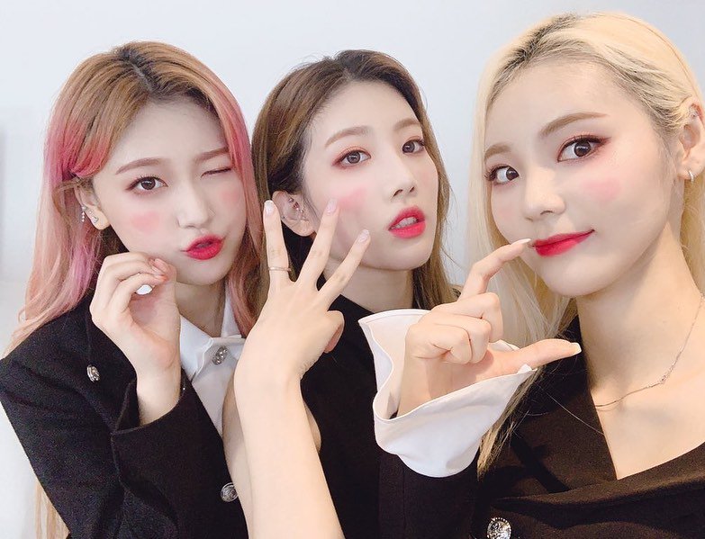 Loona___KimLip's tweet photo. 💜❤️💙 https://t.co/p1JN6kFklo