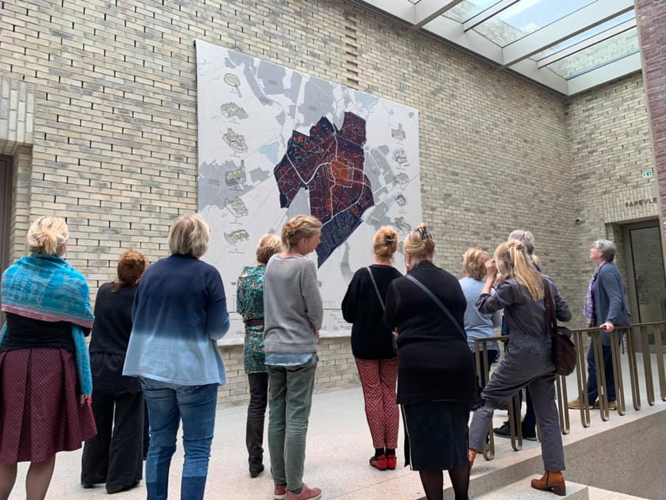 In vier musea worden museum masterclasses gehouden met het museum als inspiratiebron. Gisteren startte de laatste groep in Museum de Lakenhal. De resultaten zullen te zien zijn tijdens de Textielroute van het Textielfestival in Leiden, 13 tm 16 mei 2020 in de musea!
